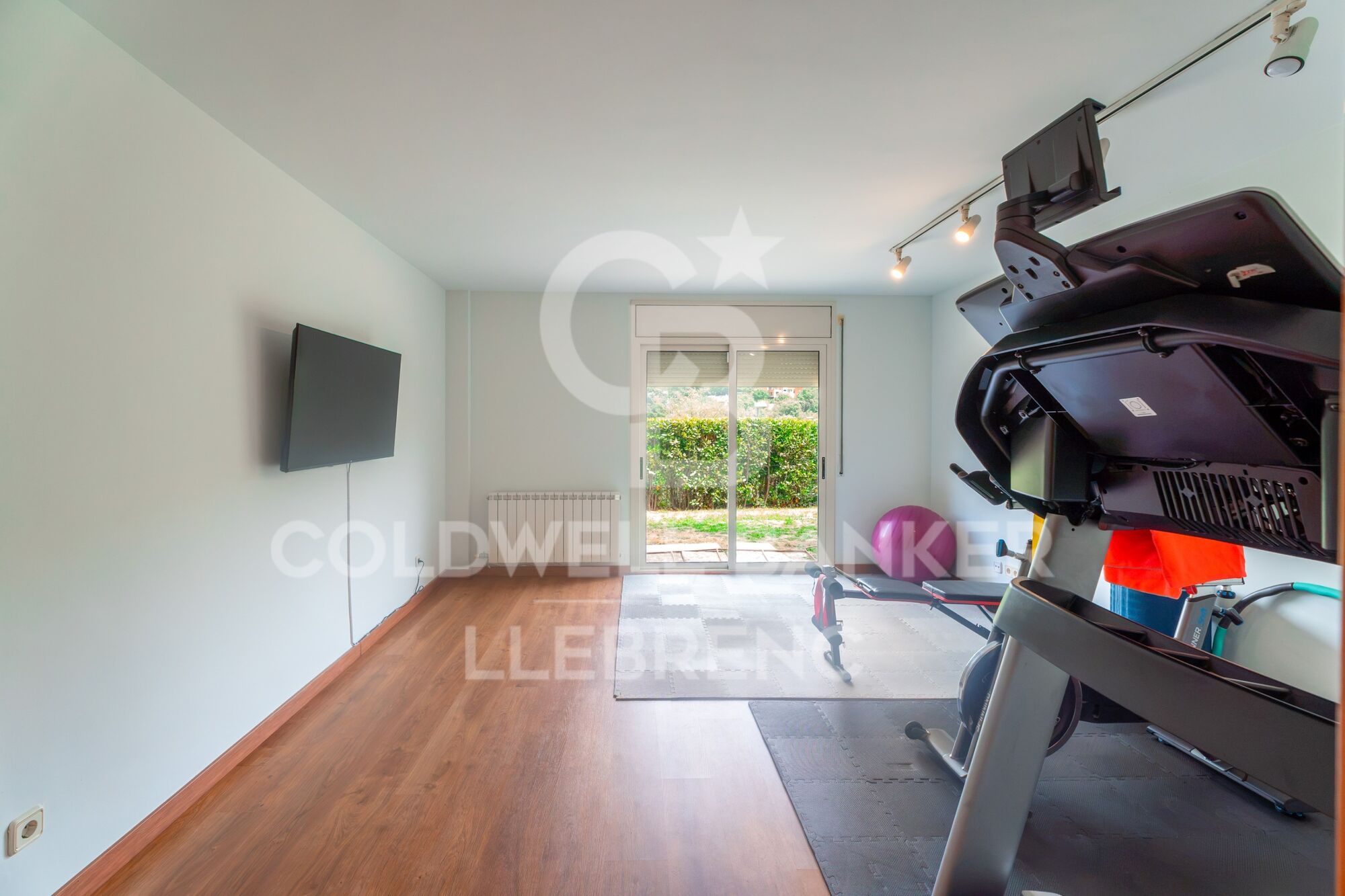 Espectacular casa en venta y alquiler en Vallvidrera con jardín y piscina