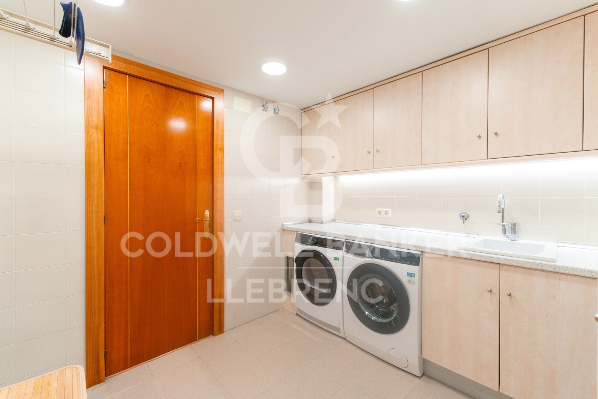 Espectacular casa en venta y alquiler en Vallvidrera con jardín y piscina