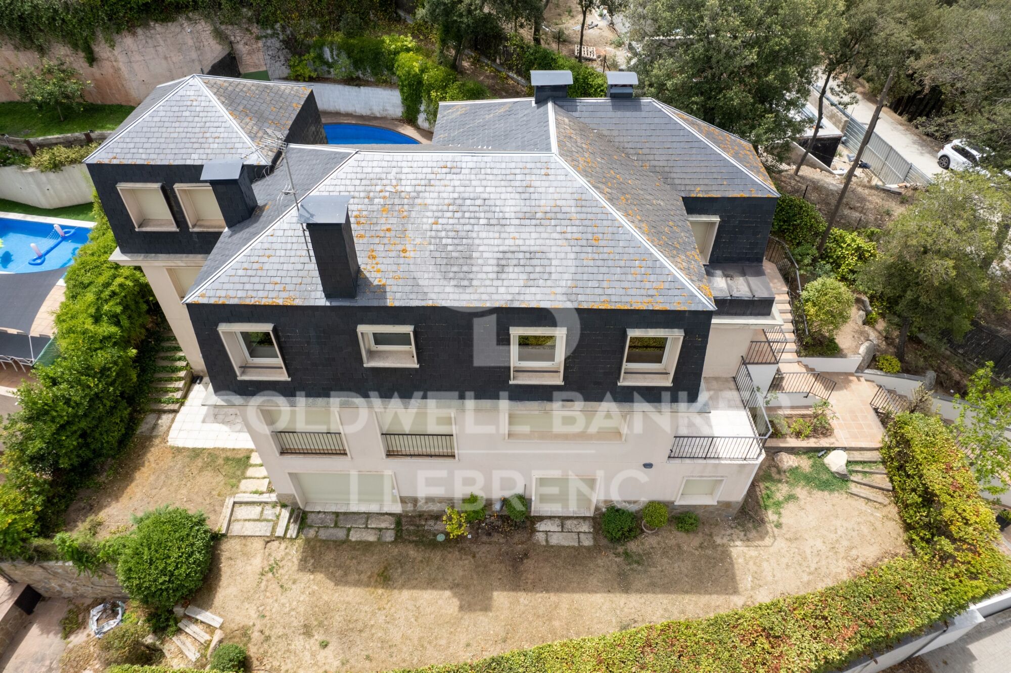 Espectacular casa en venta y alquiler en Vallvidrera con jardín y piscina