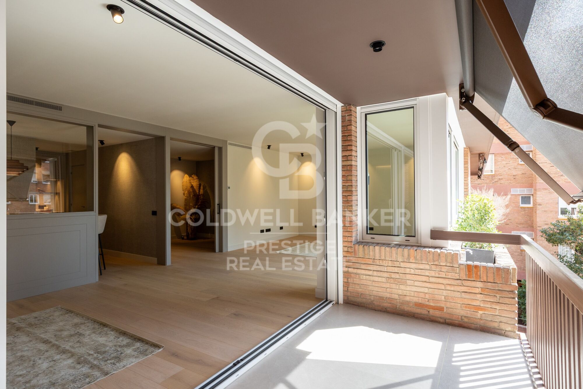 Piso reformado con terraza y parking en Nena Casas