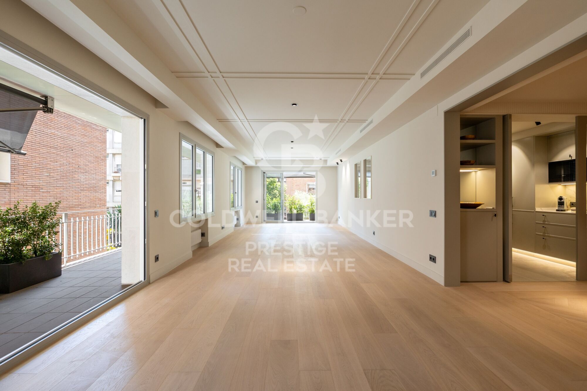 Newly renovated apartment with a large terrace and parking on Ganduxer
