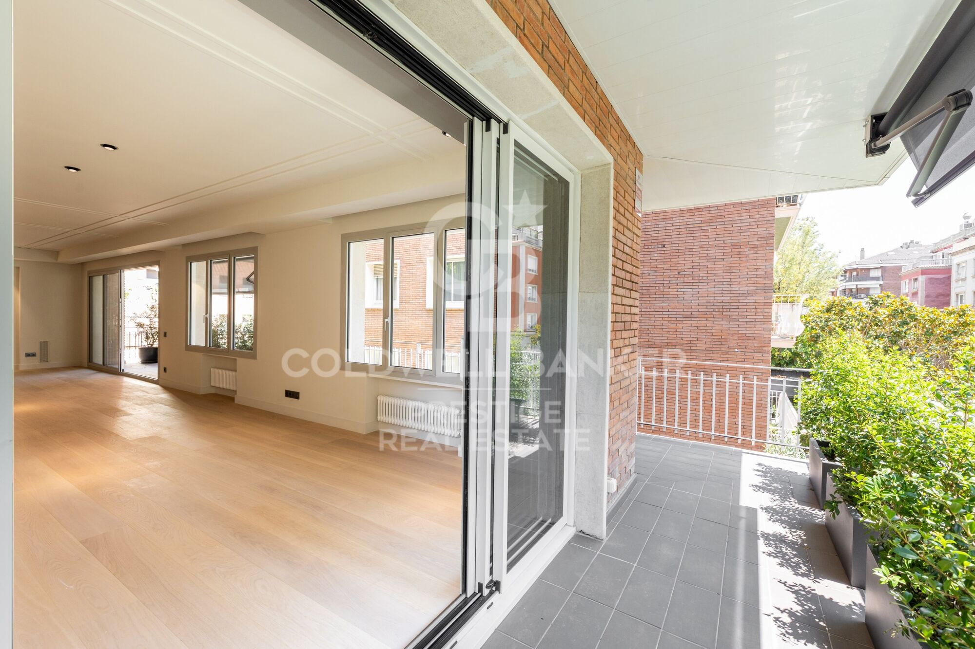 Newly renovated apartment with a large terrace and parking on Ganduxer