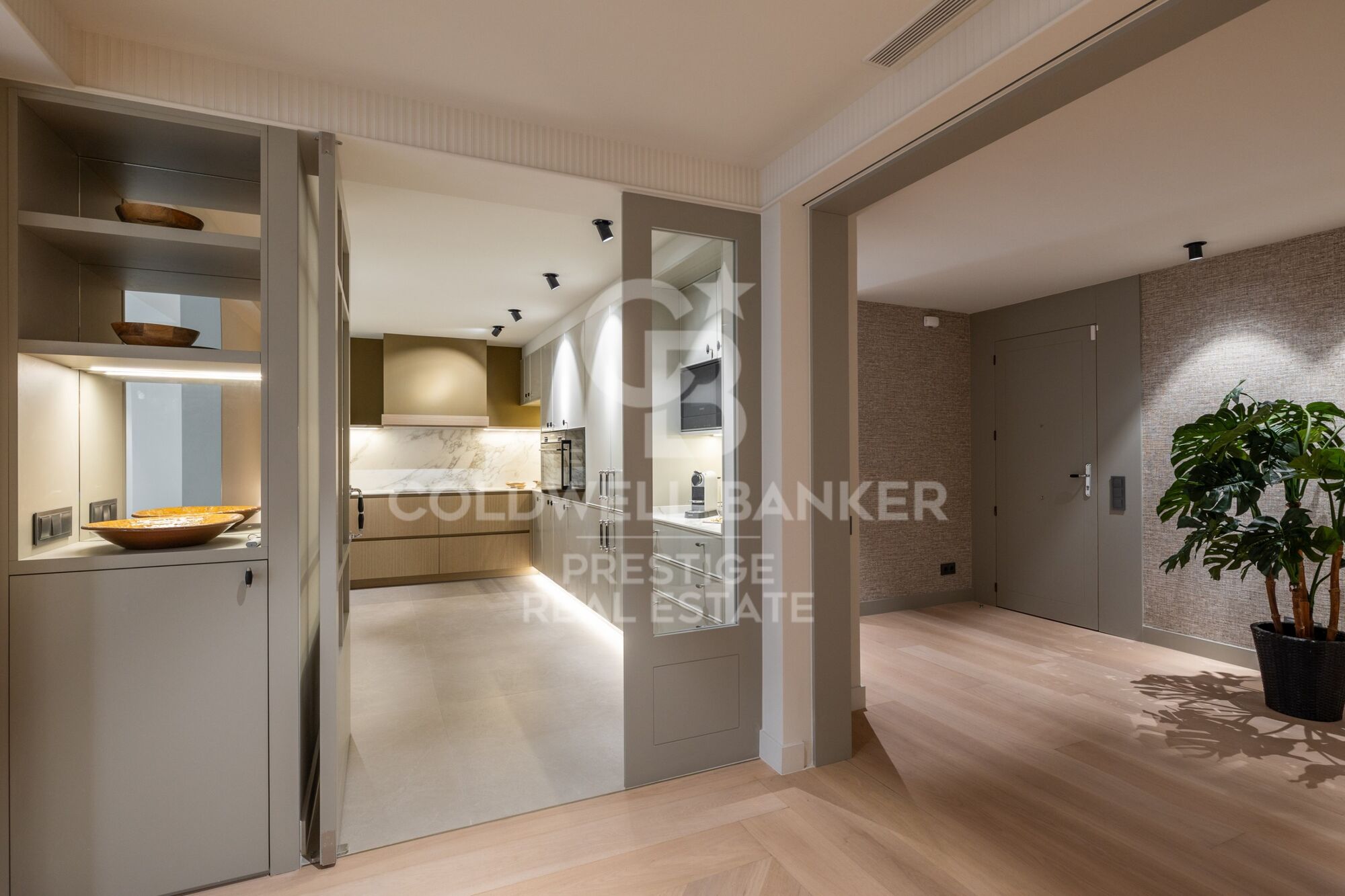 Newly renovated apartment with a large terrace and parking on Ganduxer