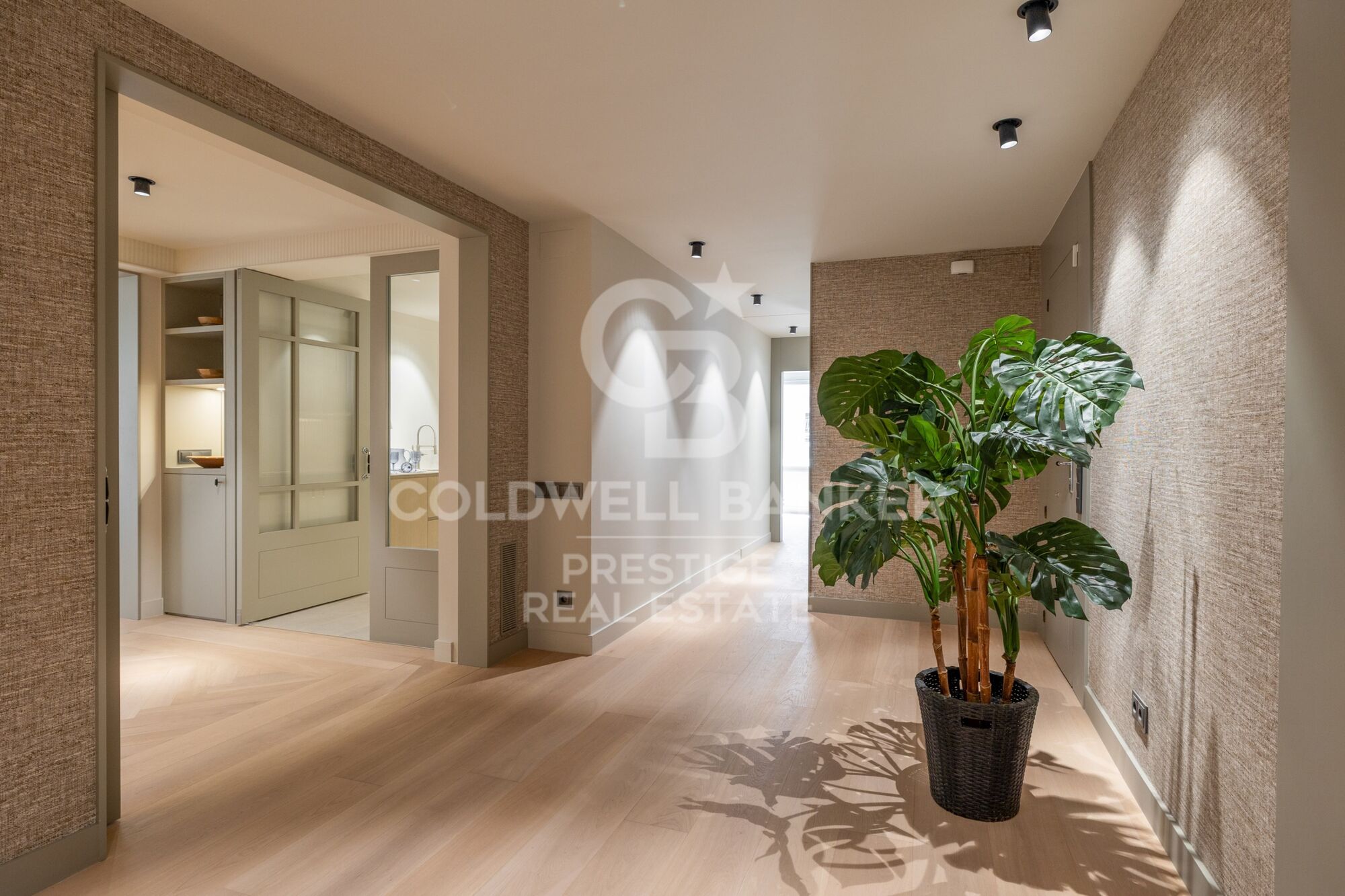 Newly renovated apartment with a large terrace and parking on Ganduxer