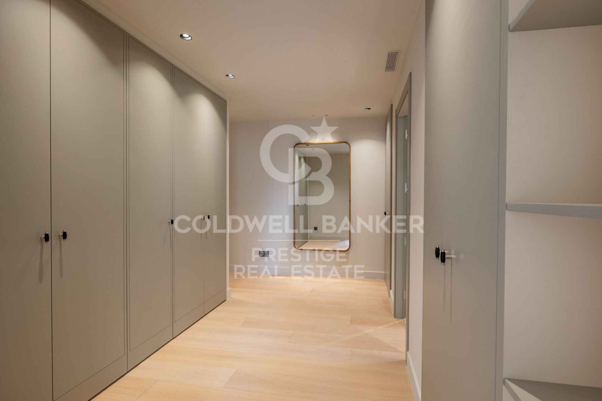 Newly renovated apartment with a large terrace and parking on Ganduxer