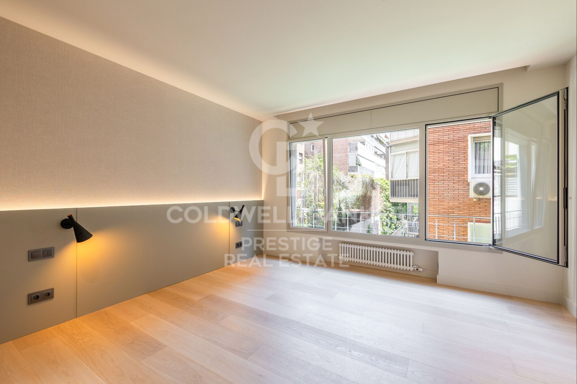 Newly renovated apartment with a large terrace and parking on Ganduxer
