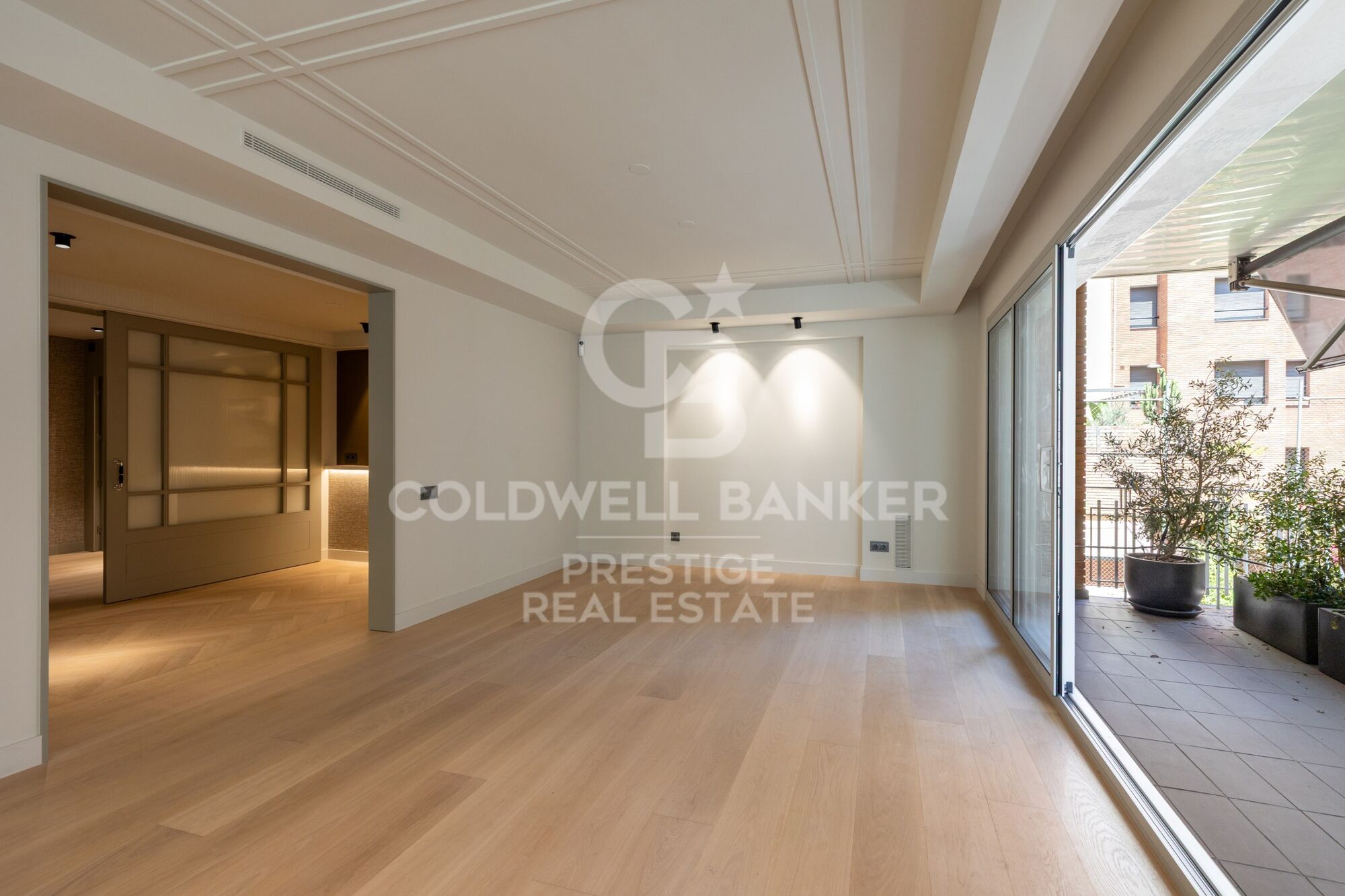 Newly renovated apartment with a large terrace and parking on Ganduxer