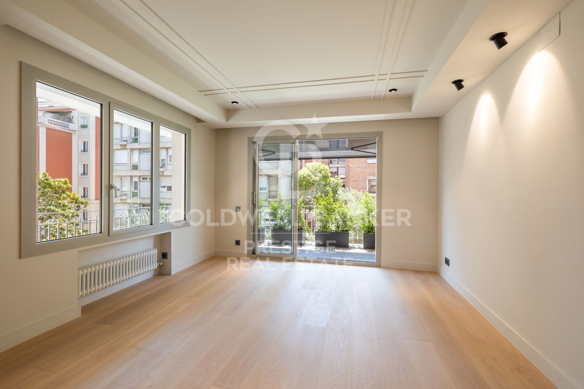 Newly renovated apartment with a large terrace and parking on Ganduxer