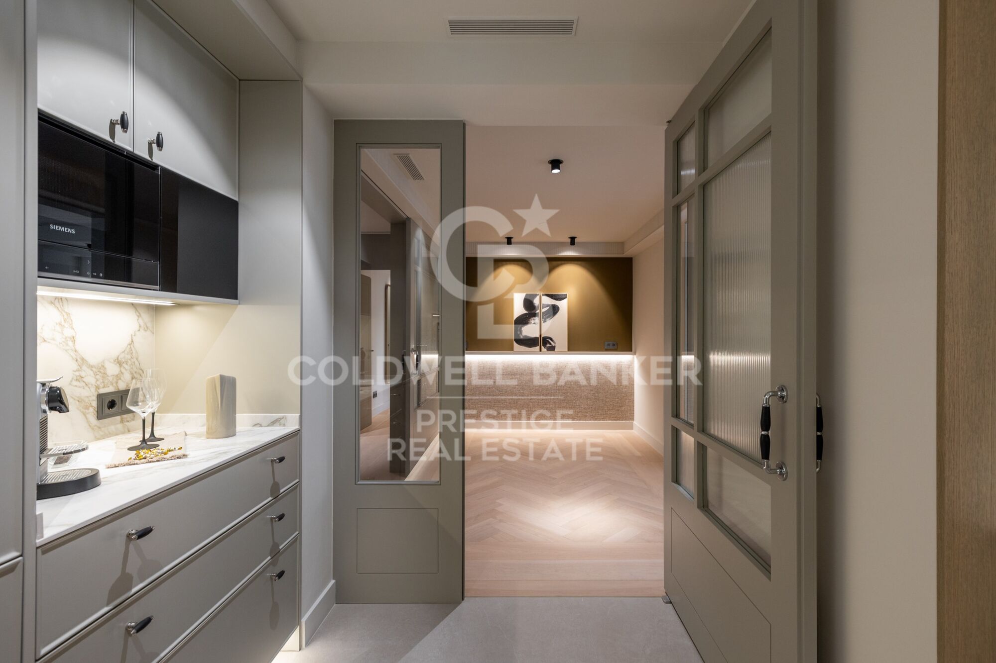 Newly renovated apartment with a large terrace and parking on Ganduxer