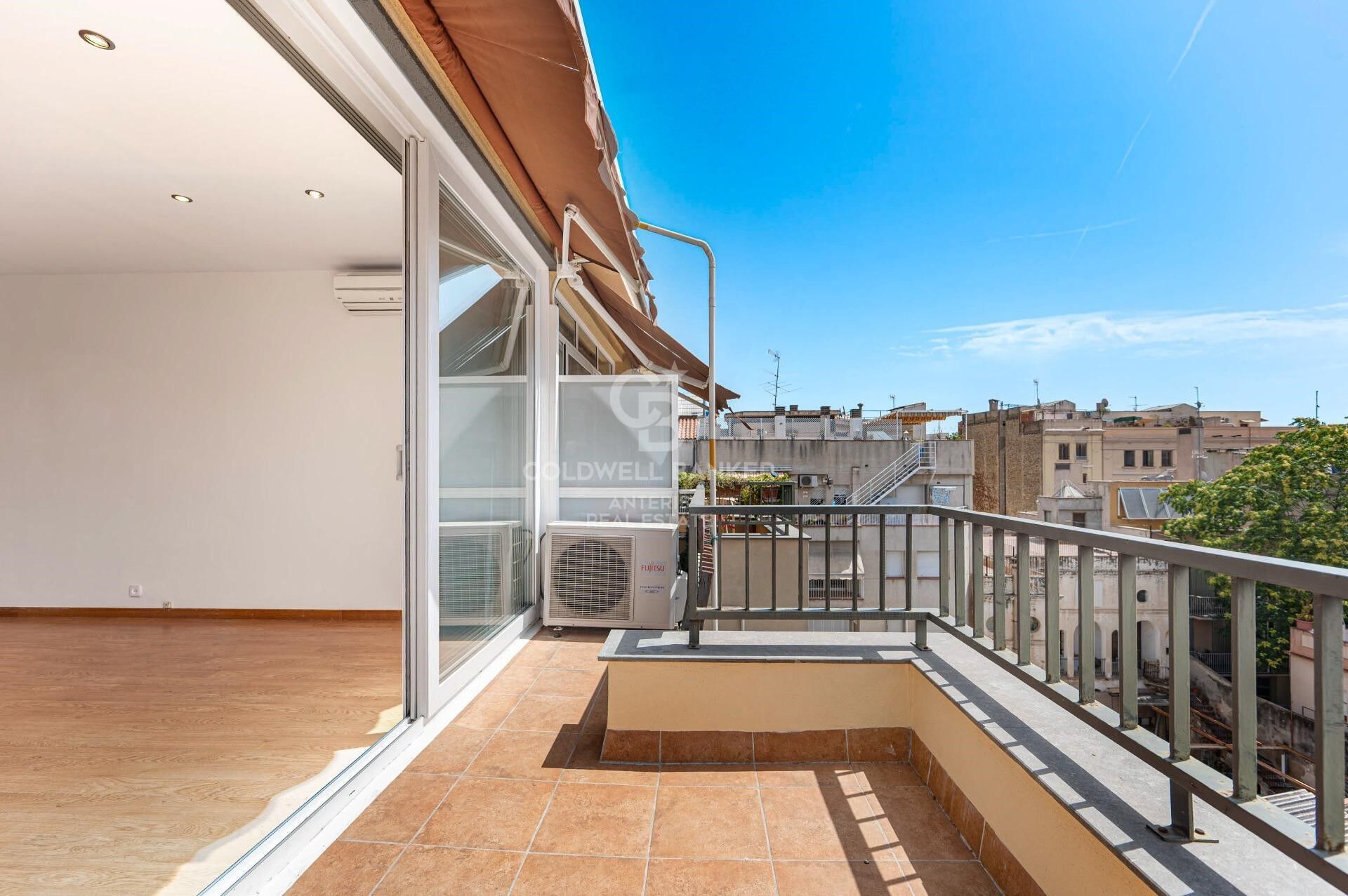 Duplex Penthouse with Two Terraces in Vila de Gràcia