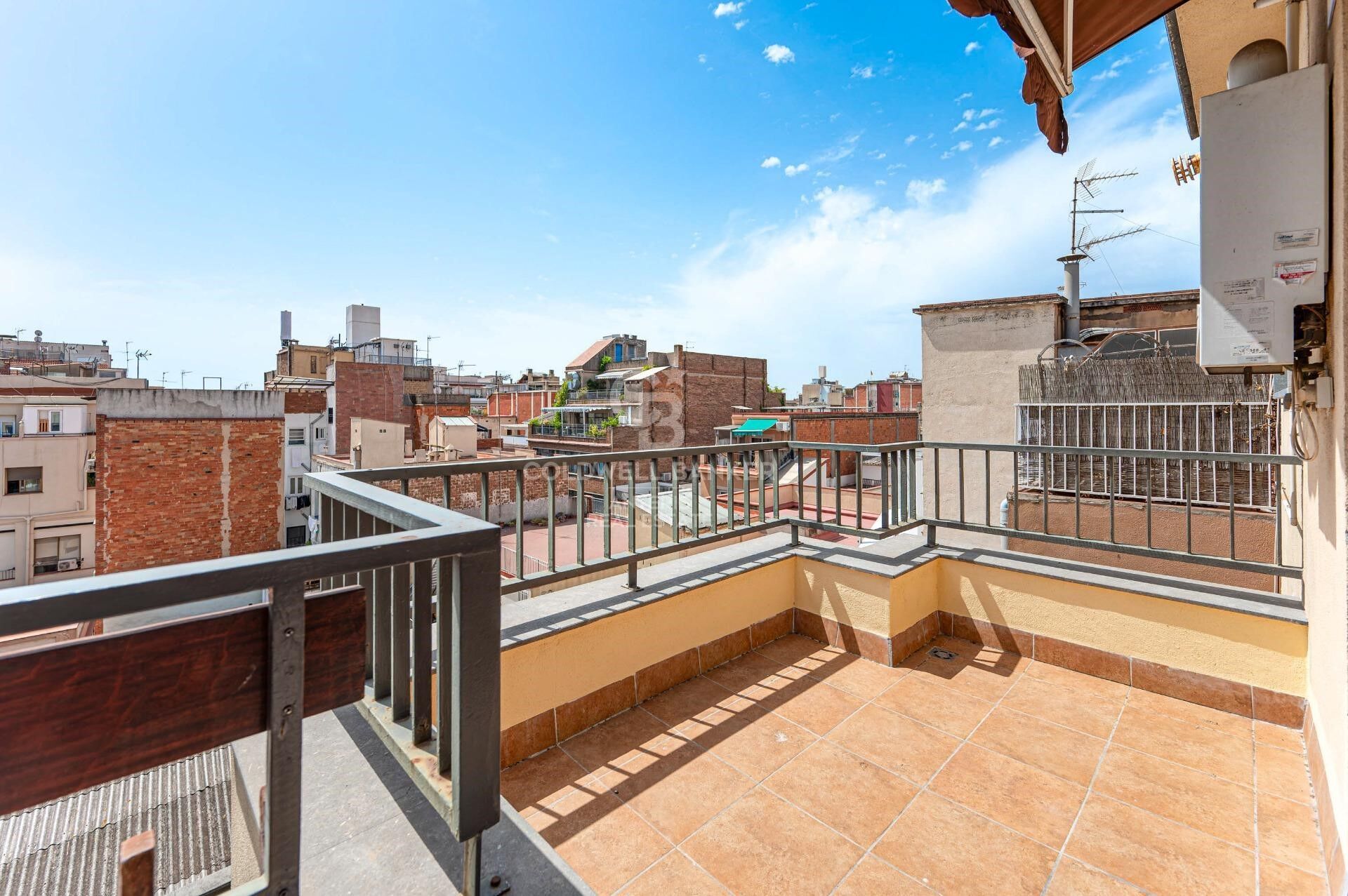 Duplex Penthouse with Two Terraces in Vila de Gràcia