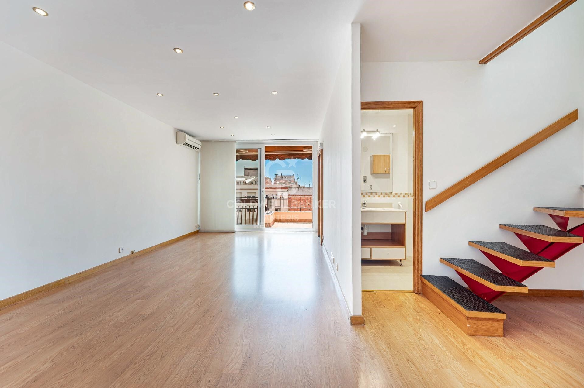 Duplex Penthouse with Two Terraces in Vila de Gràcia