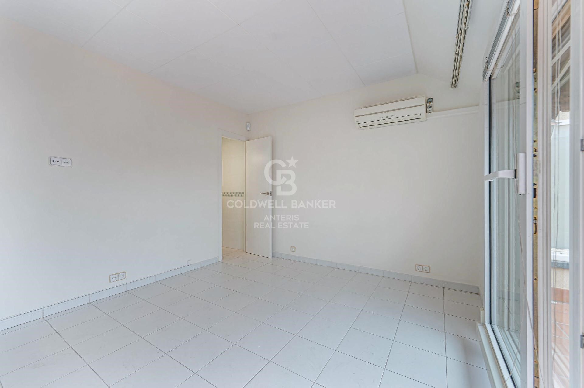 Duplex Penthouse with Two Terraces in Vila de Gràcia