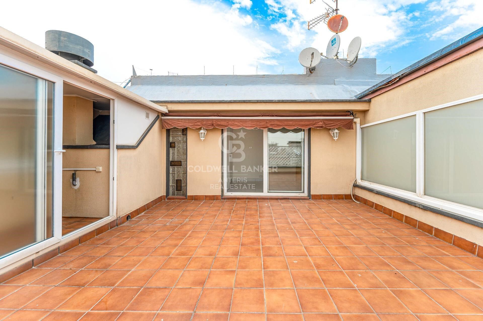 Duplex Penthouse with Two Terraces in Vila de Gràcia