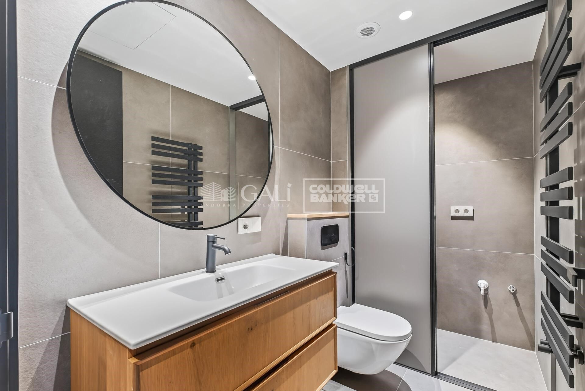 Apartment 4 Bedrooms Rent Canillo