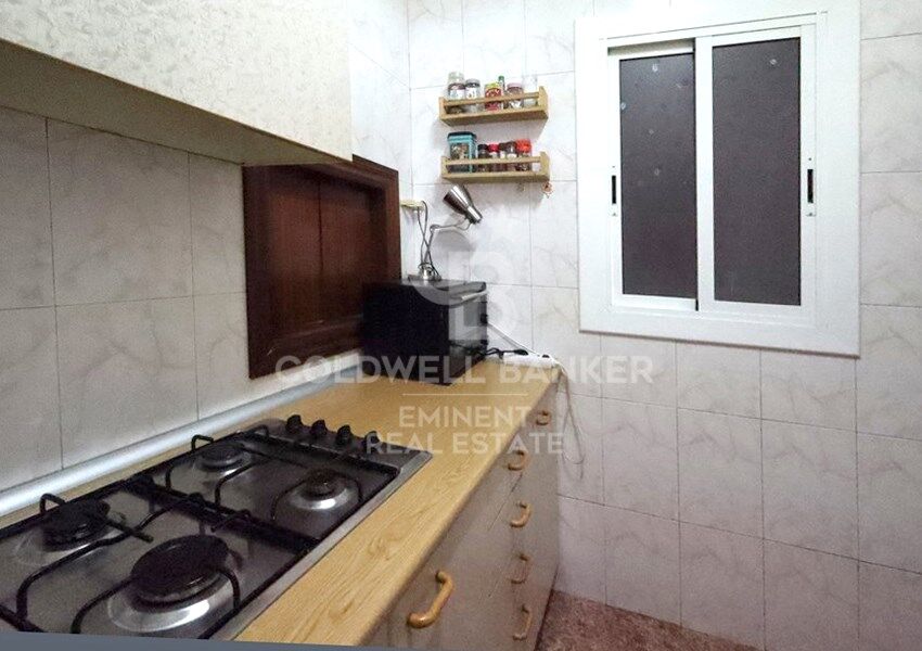 Apartment with balcony on pedestrian street next to the Sant Antoni Market