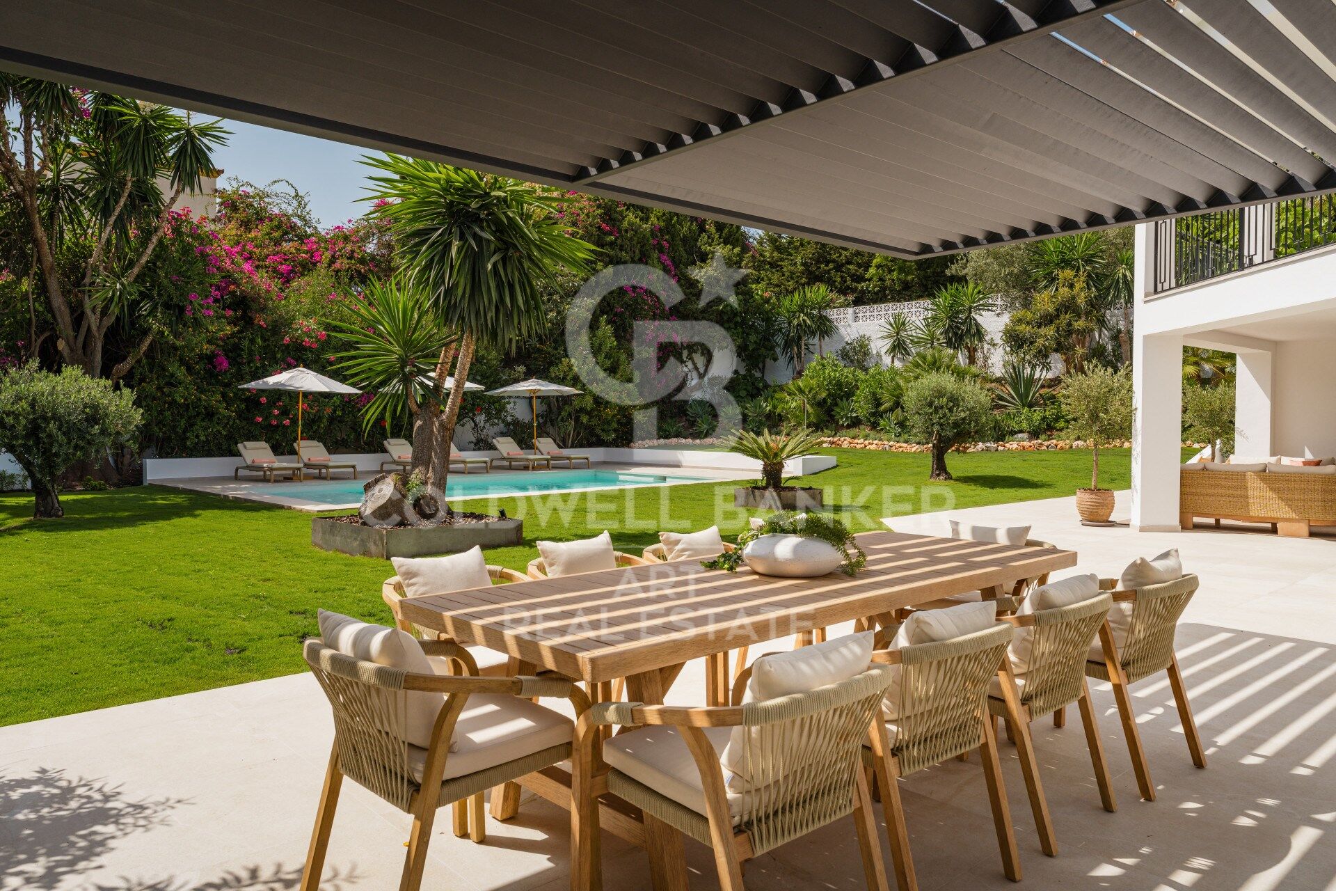 Exclusiva villa contemporánea con vistas al mar en Rocío de Nagüeles, Marbella
