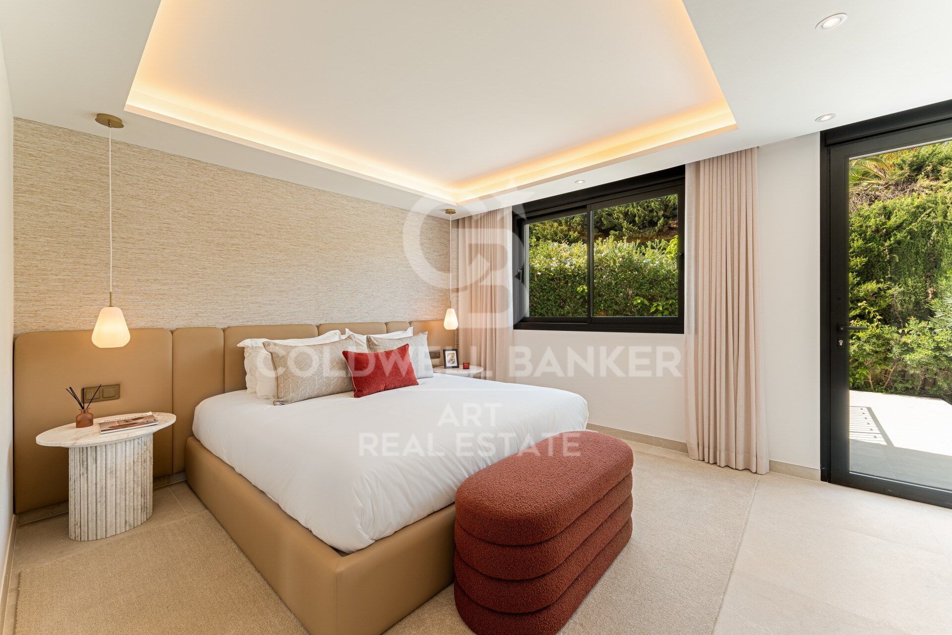 Exclusiva villa contemporánea con vistas al mar en Rocío de Nagüeles, Marbella