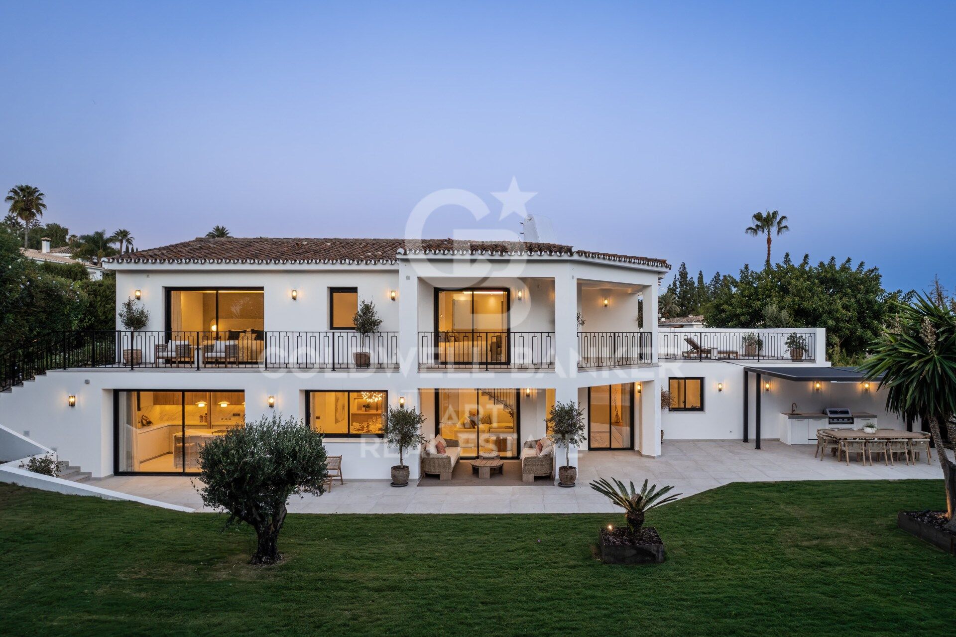 Villa 4 Schlafzimmer, 2 Stockwerke Verkauf Marbella