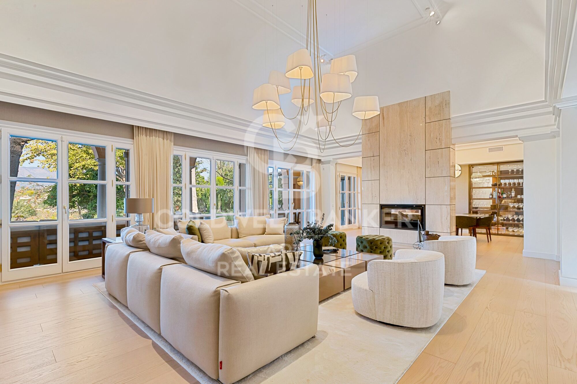 Exceptionnelle villa de luxe entièrement rénovée avec d'impressionnantes vues panoramiques sur la mer à Villa Padierna