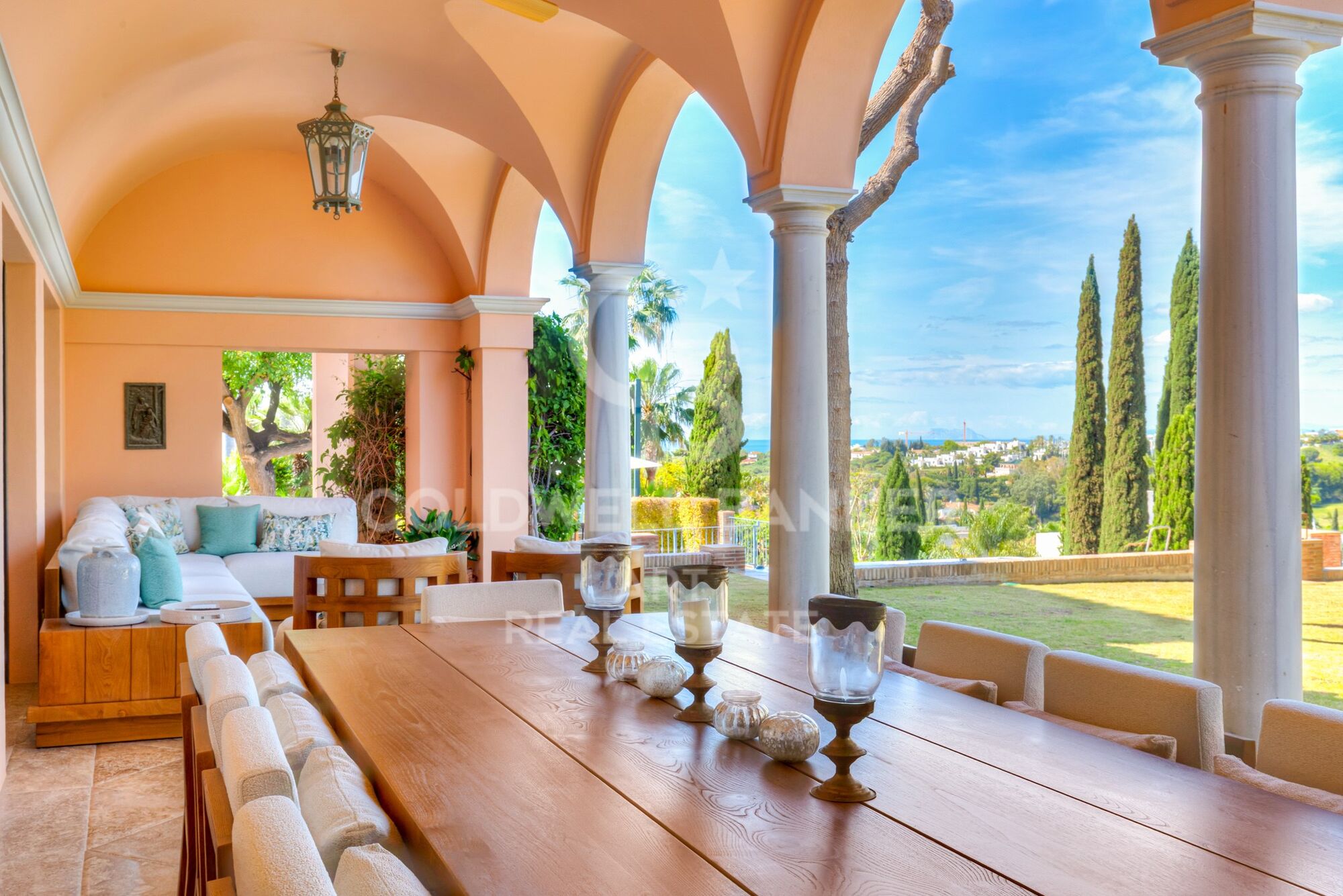 Exceptionnelle villa de luxe entièrement rénovée avec d'impressionnantes vues panoramiques sur la mer à Villa Padierna