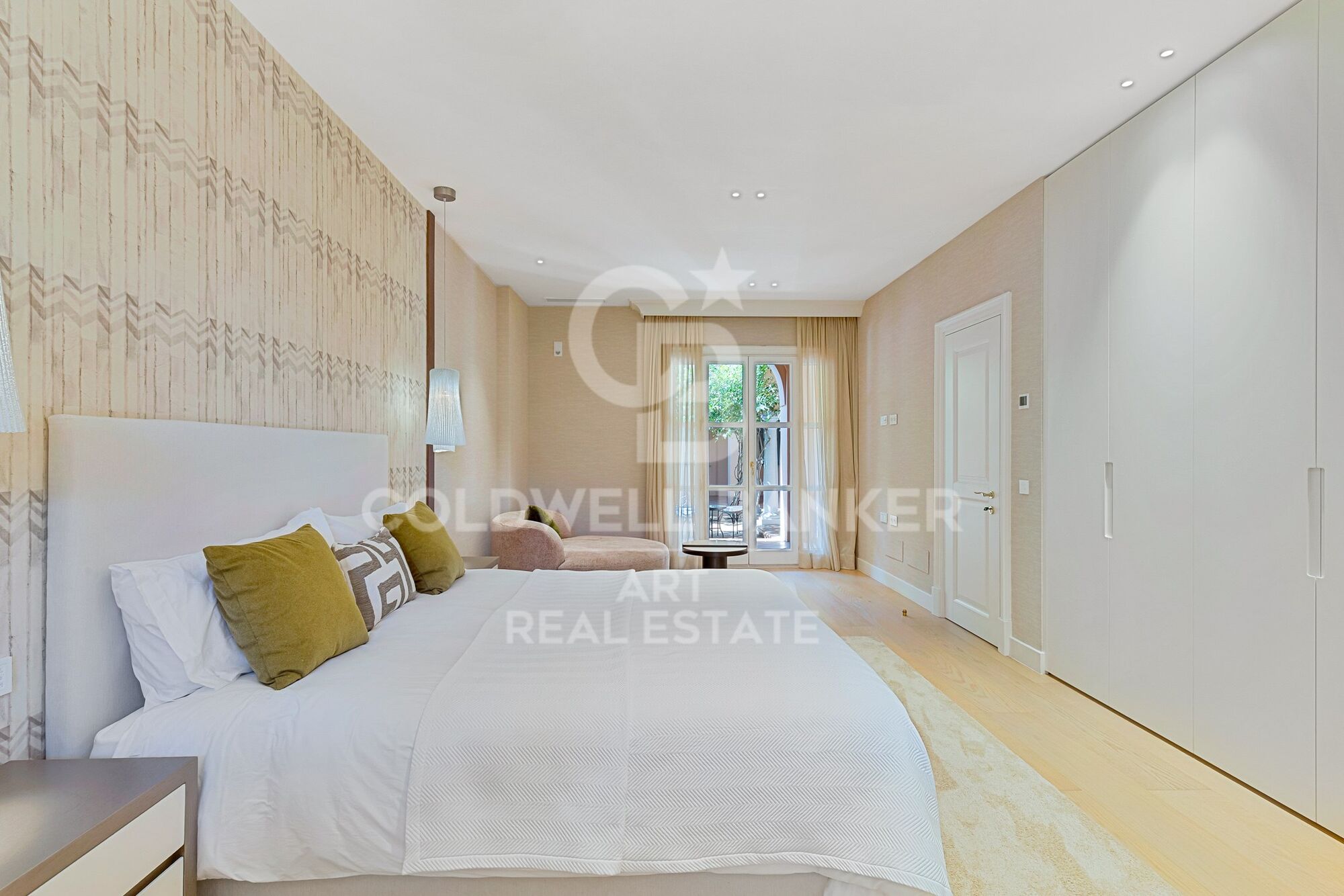 Exceptionnelle villa de luxe entièrement rénovée avec d'impressionnantes vues panoramiques sur la mer à Villa Padierna
