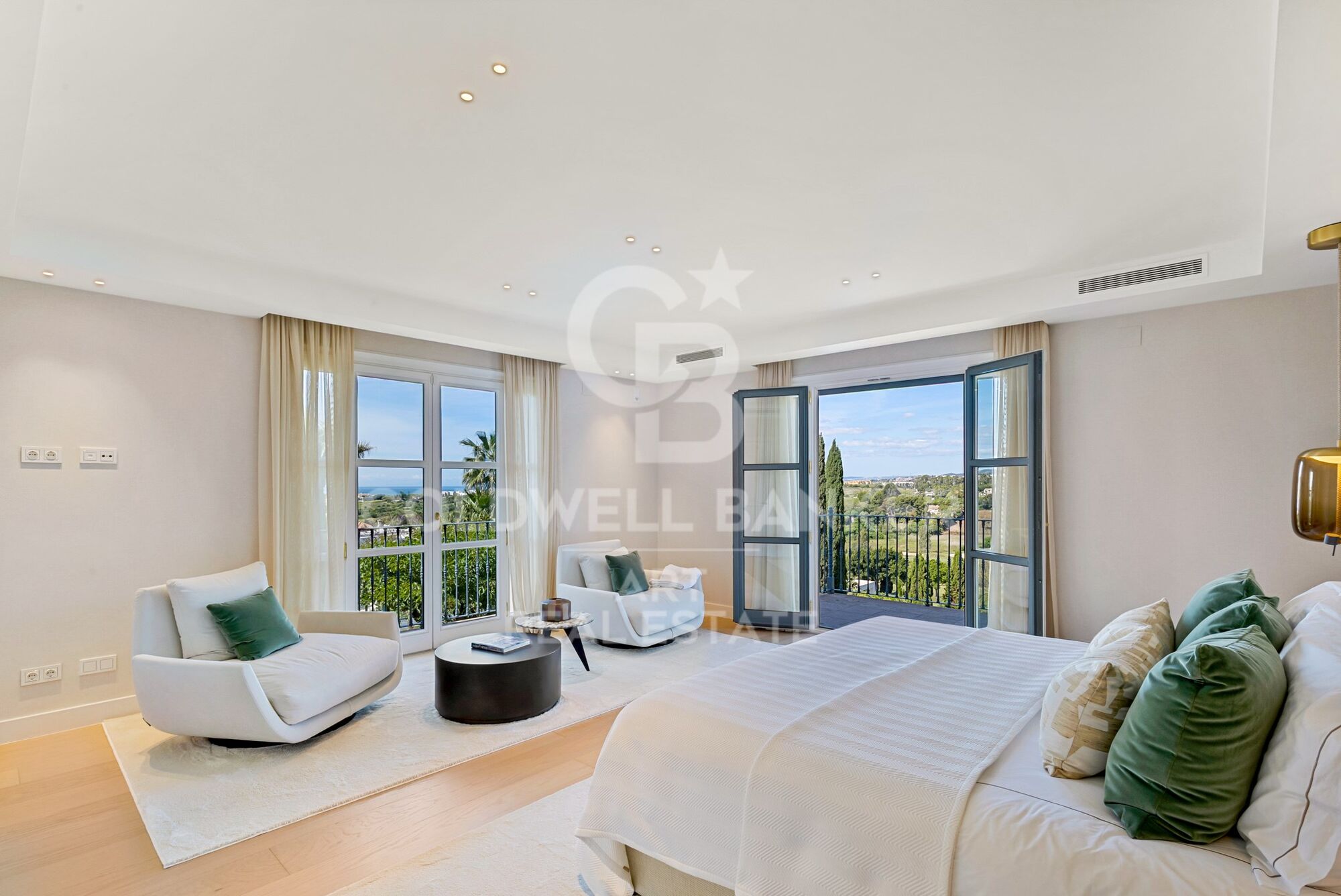 Exceptionnelle villa de luxe entièrement rénovée avec d'impressionnantes vues panoramiques sur la mer à Villa Padierna
