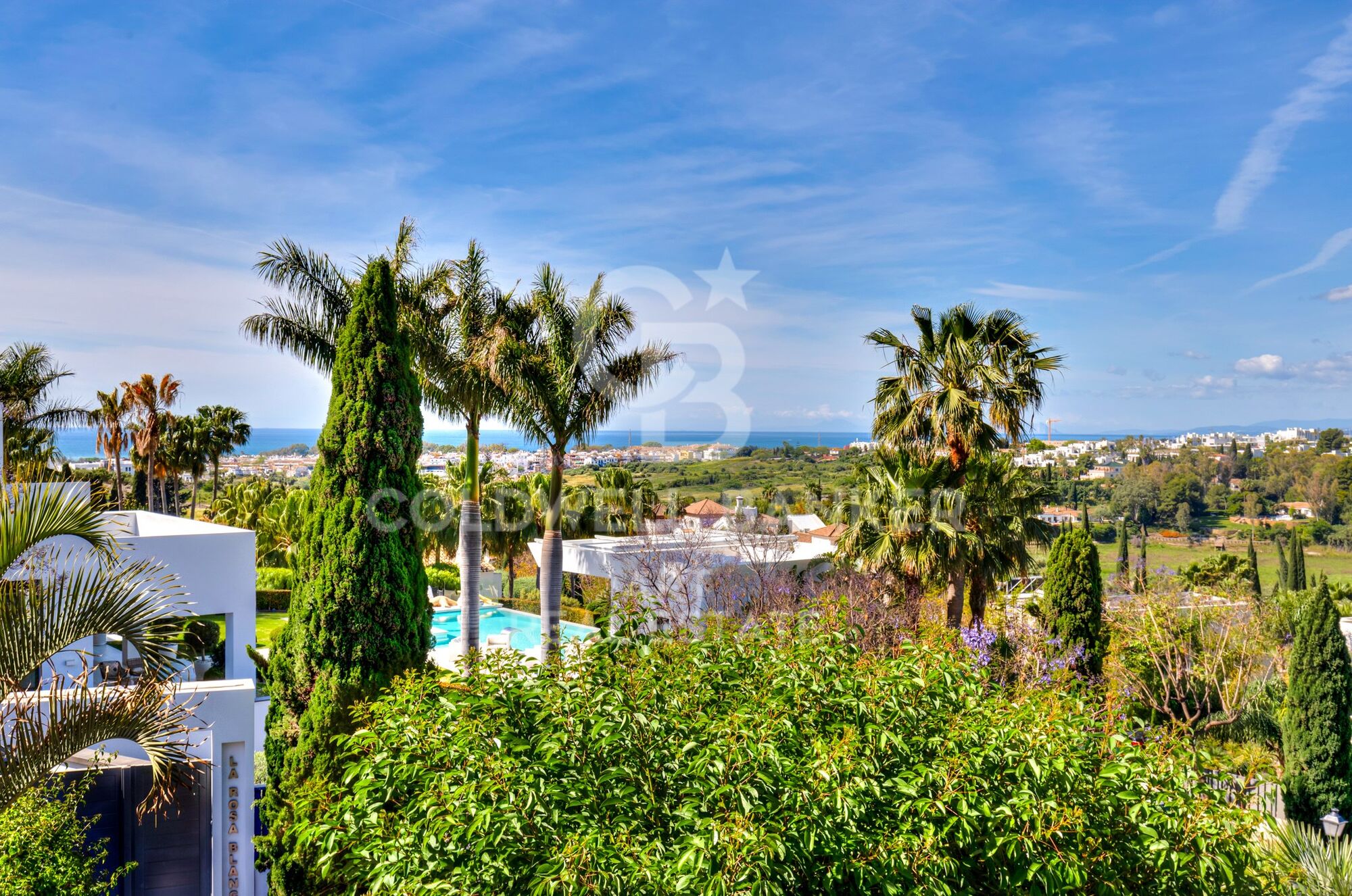 Exceptionnelle villa de luxe entièrement rénovée avec d'impressionnantes vues panoramiques sur la mer à Villa Padierna