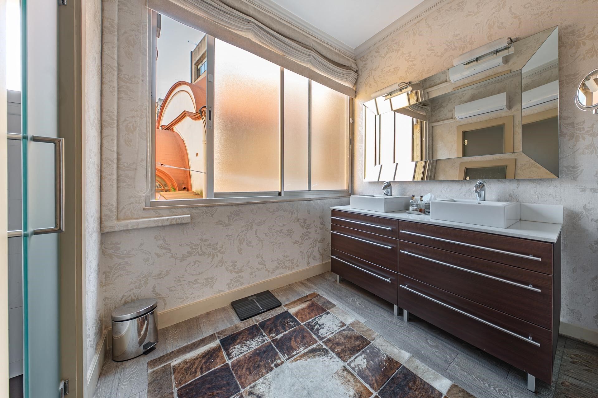 Exclusivo piso en Enric Granados - amueblado y decorado con gusto exquisito