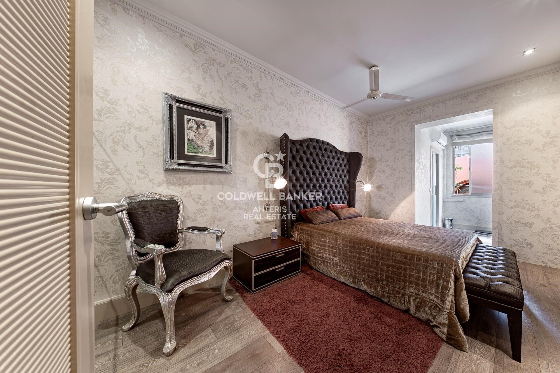 Exclusive apartment on Enric Granados - furnished and decorated with exquisite taste