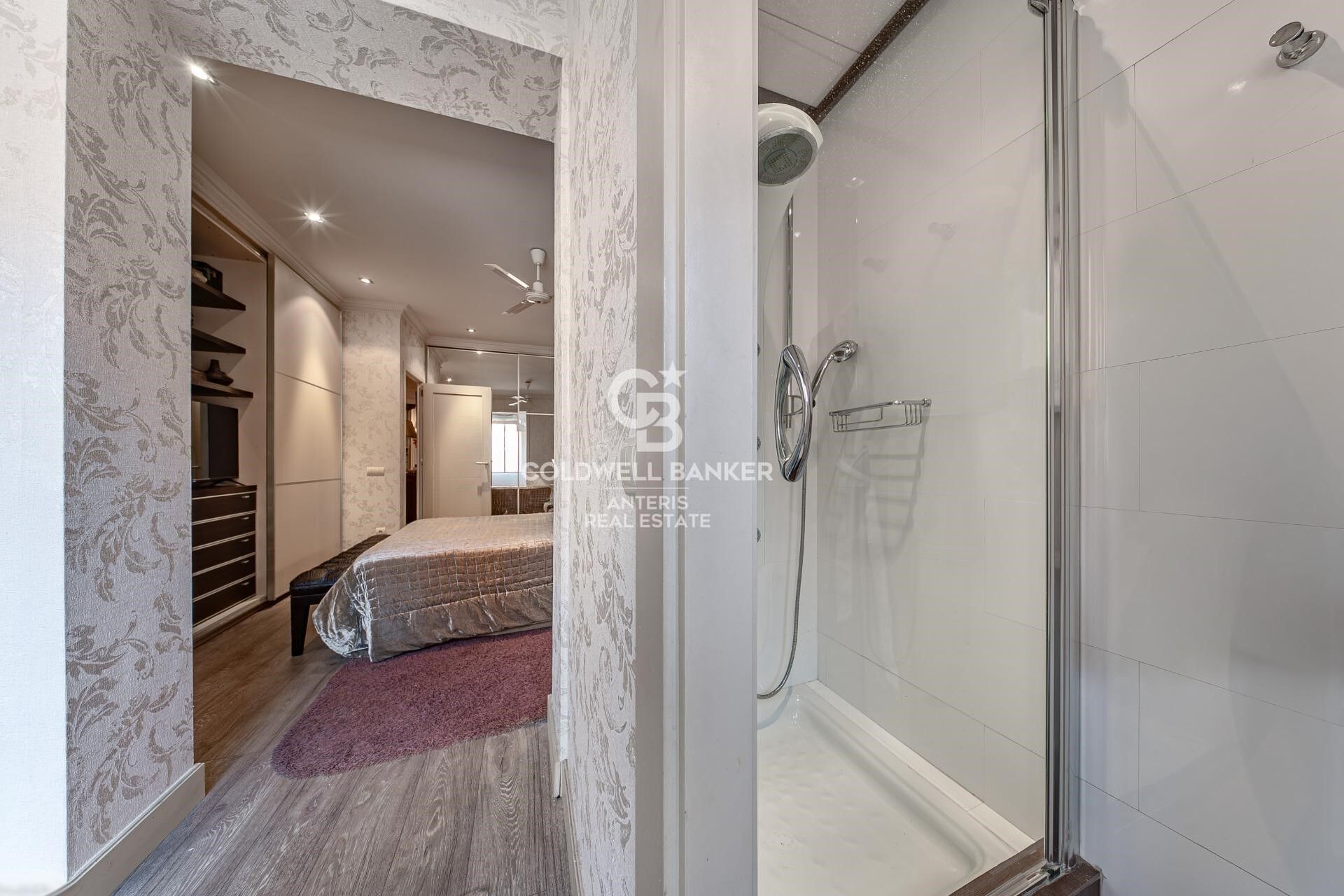 Exclusive apartment on Enric Granados - furnished and decorated with exquisite taste