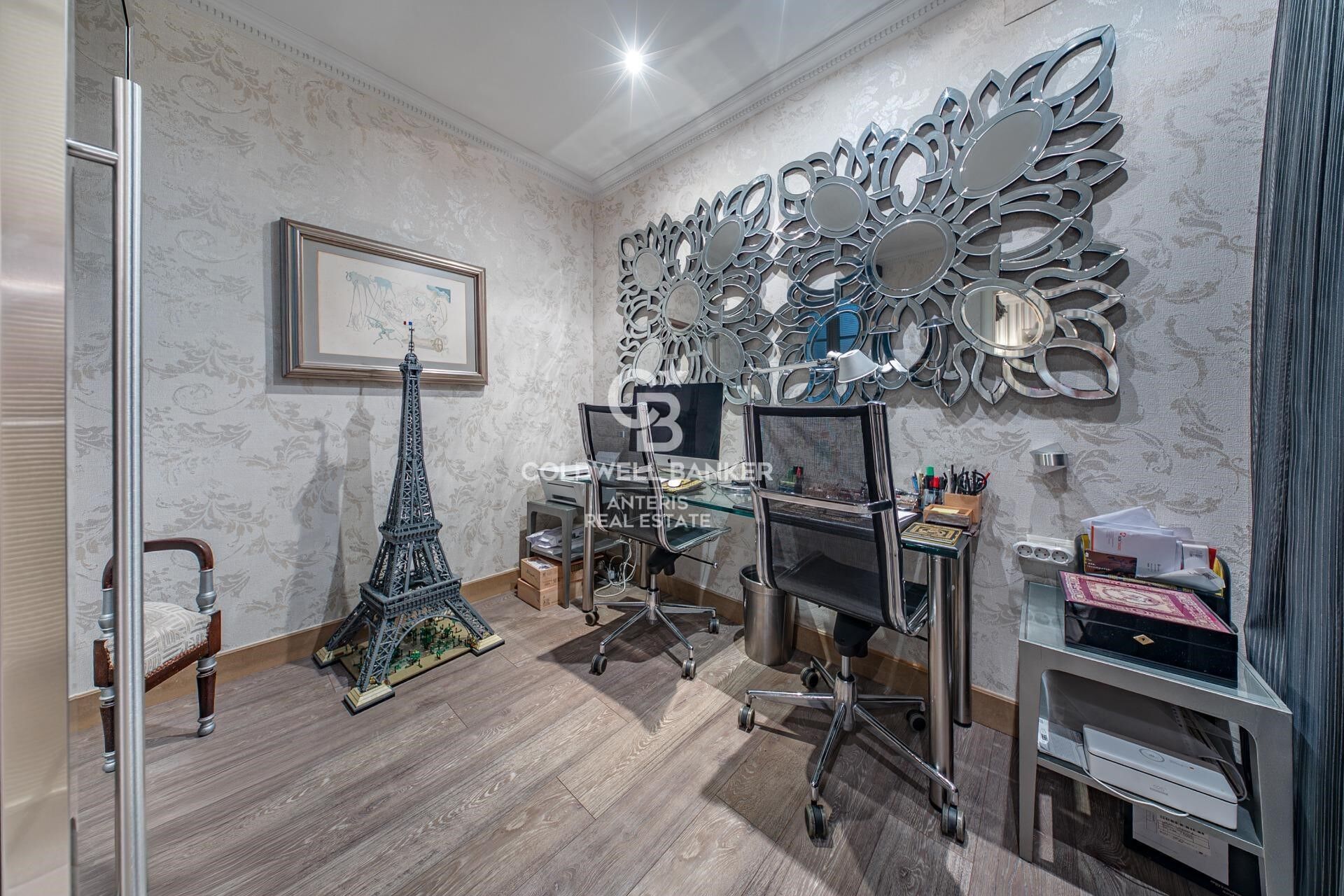 Exclusive apartment on Enric Granados - furnished and decorated with exquisite taste
