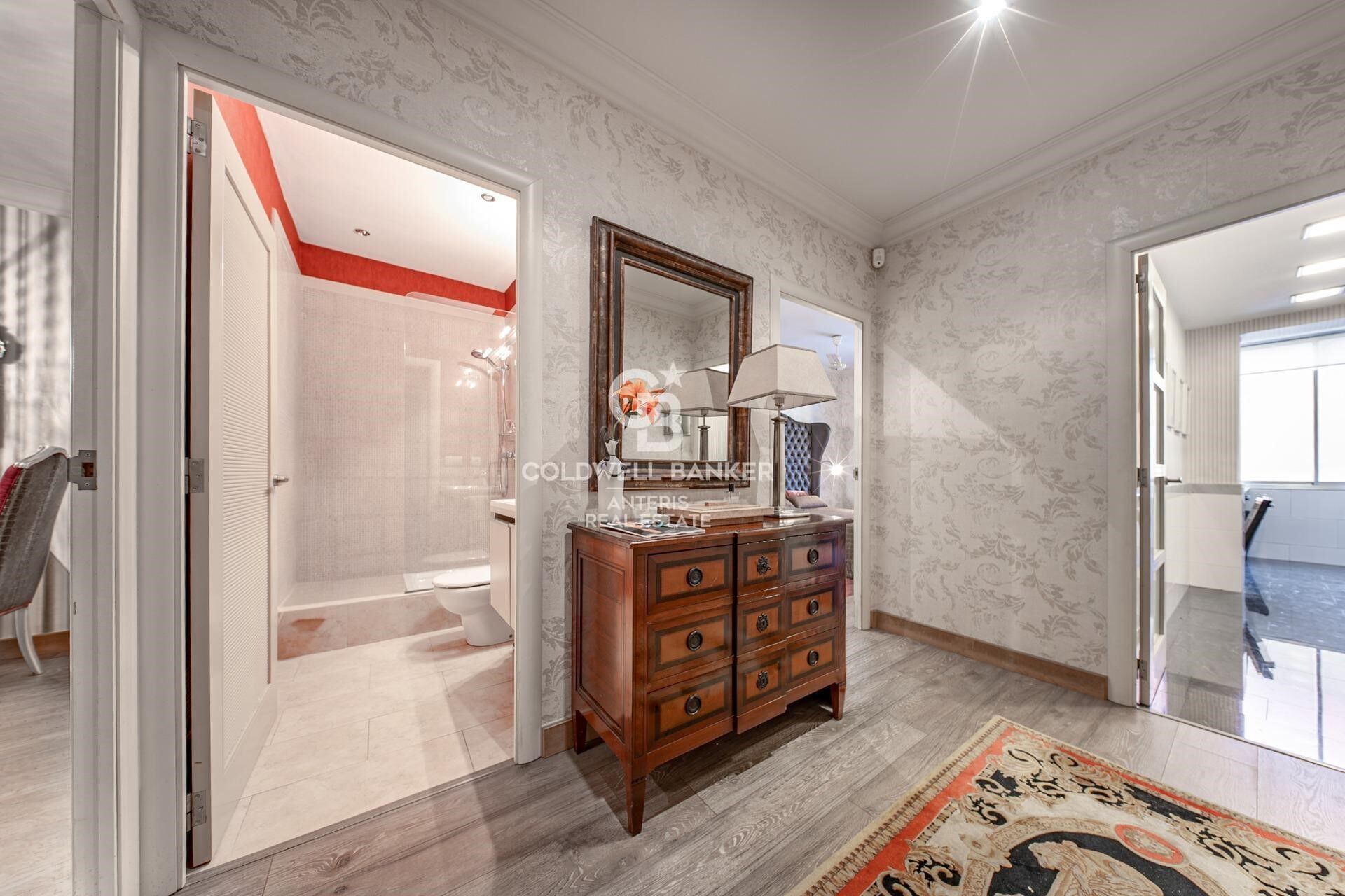 Exclusive apartment on Enric Granados - furnished and decorated with exquisite taste