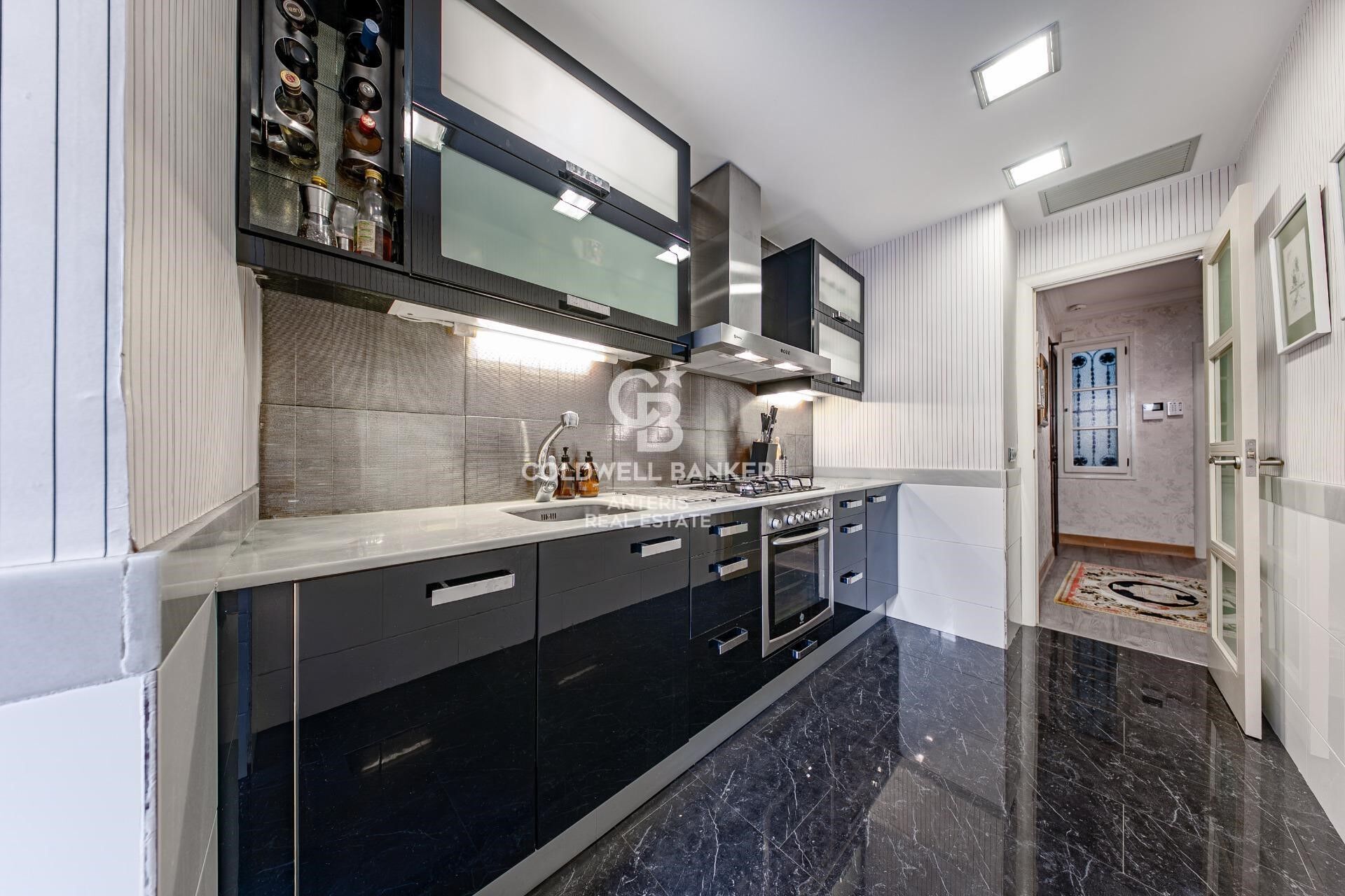 Exclusive apartment on Enric Granados - furnished and decorated with exquisite taste