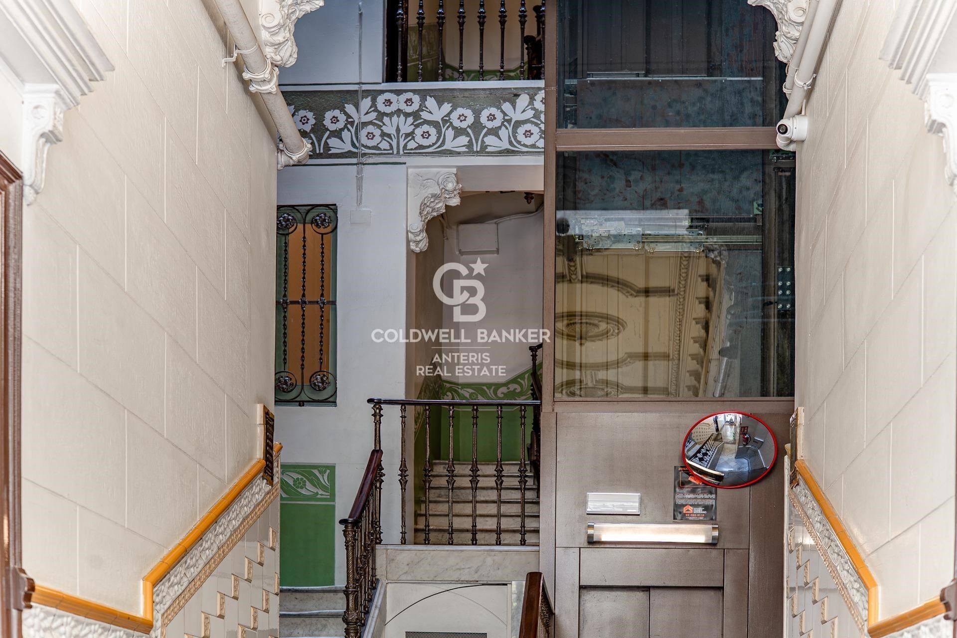 Exclusive apartment on Enric Granados - furnished and decorated with exquisite taste