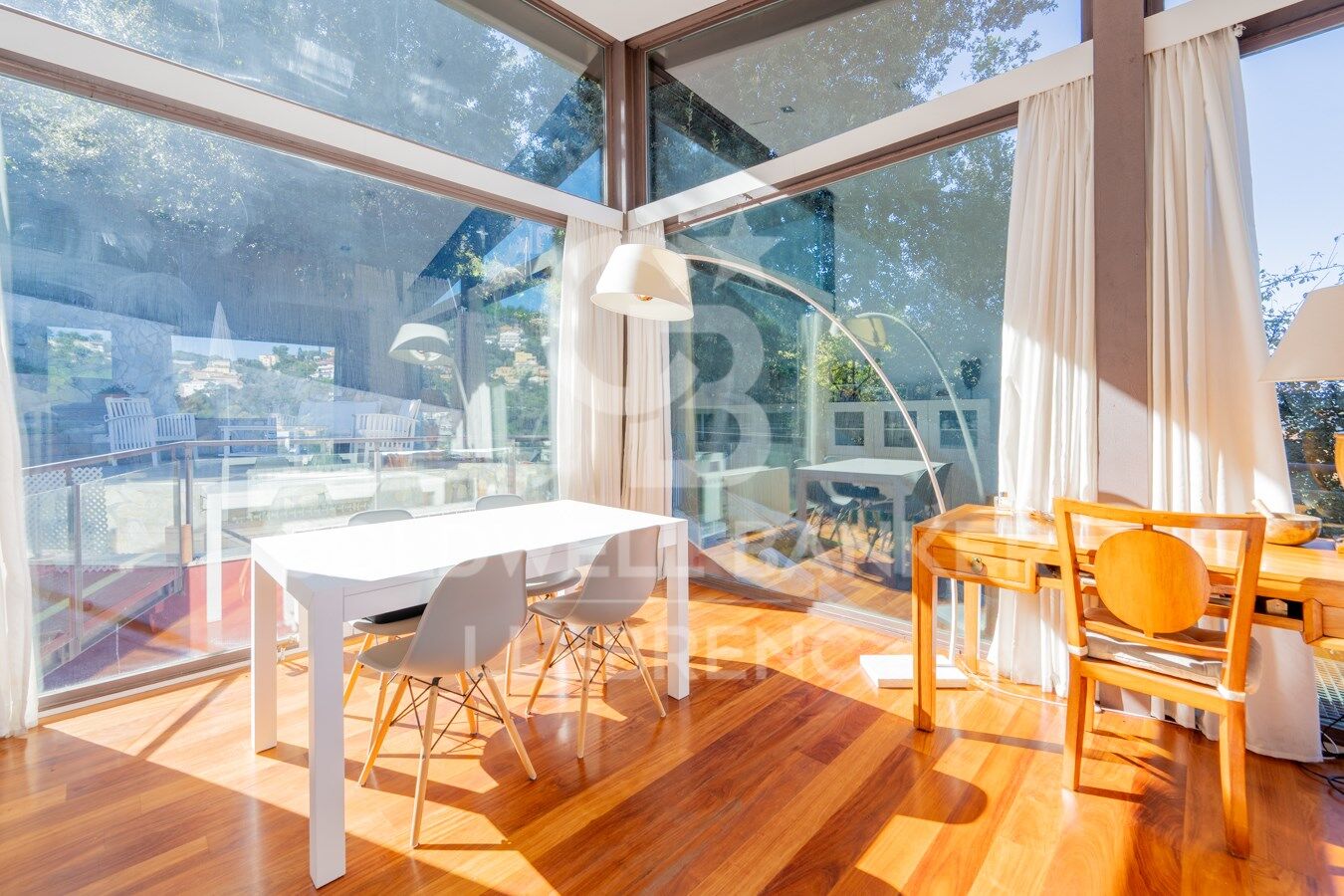 Wonderful, super bright house with garden in a privileged environment