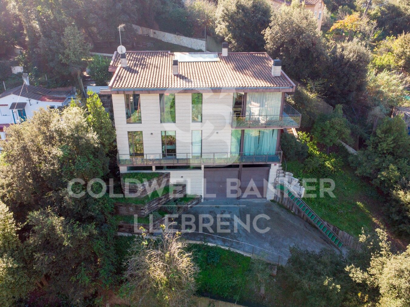 Wonderful, super bright house with garden in a privileged environment