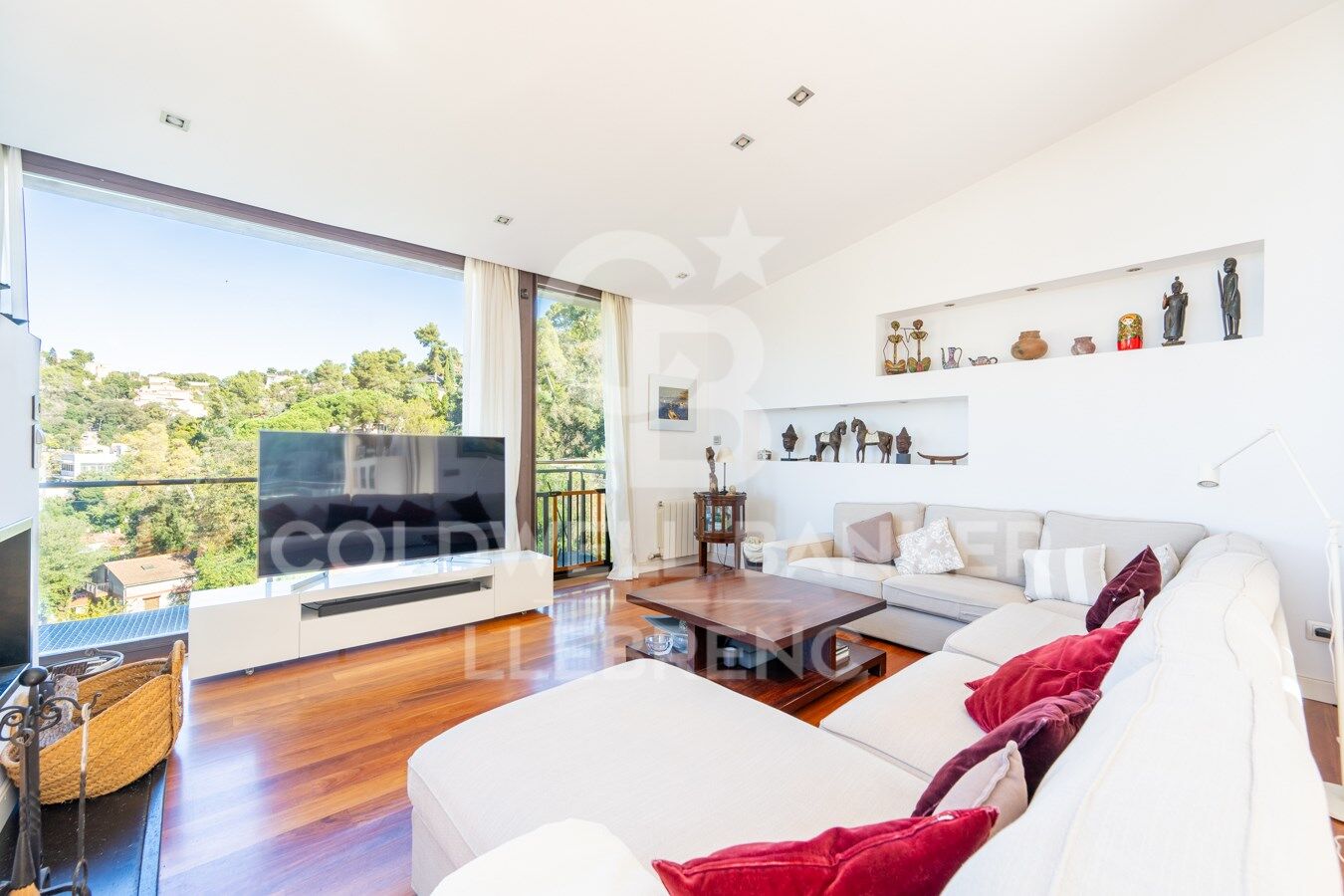 Wonderful, super bright house with garden in a privileged environment