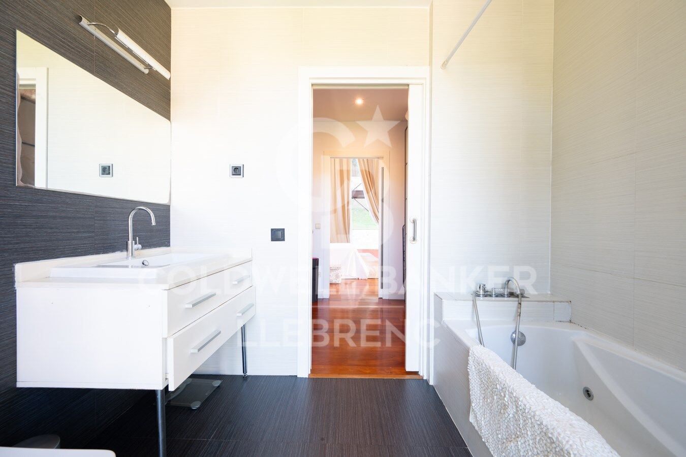 Wonderful, super bright house with garden in a privileged environment