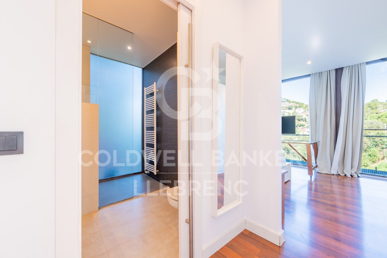 Wonderful, super bright house with garden in a privileged environment