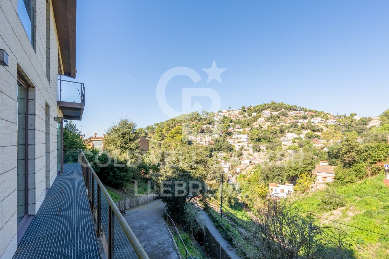 Wonderful, super bright house with garden in a privileged environment