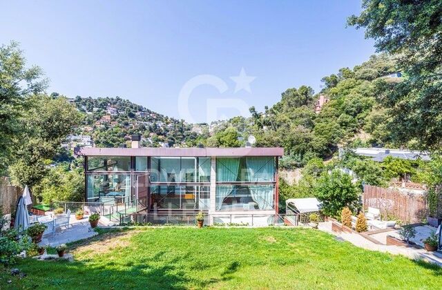Wonderful, super bright house with garden in a privileged environment