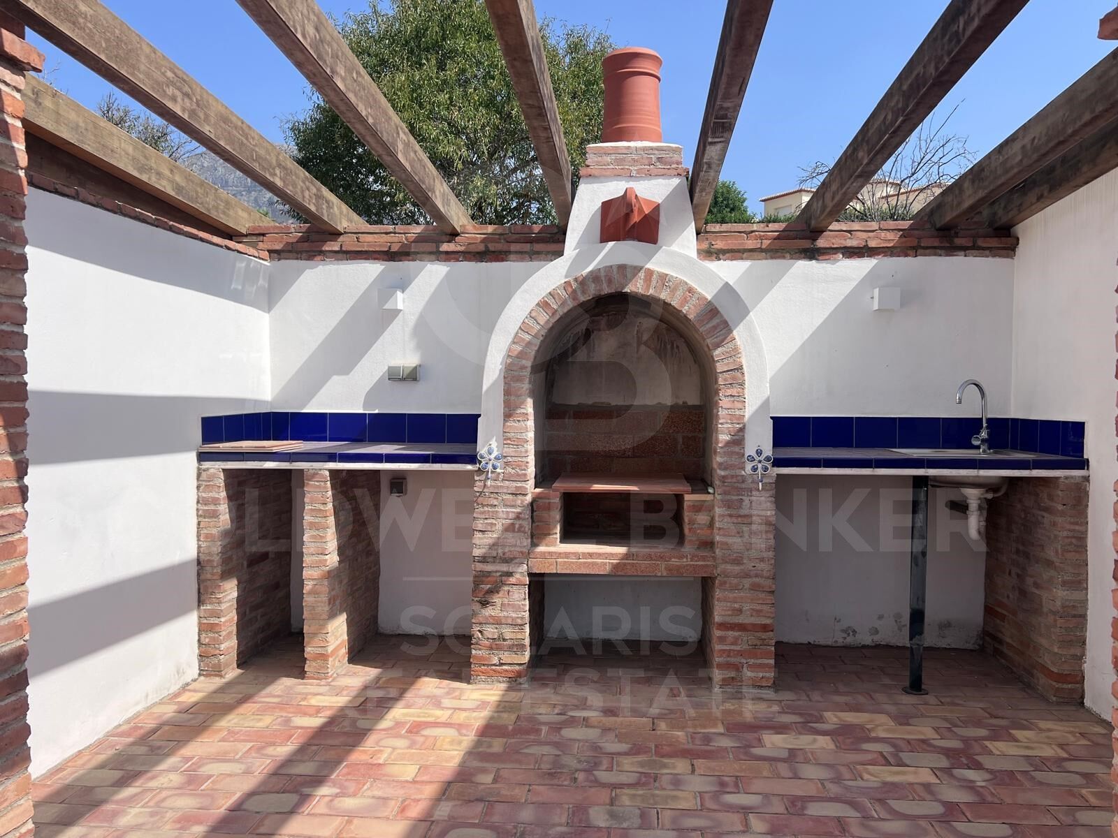 Exclusivité et tranquillité dans une villa méditerranéenne au Montgó