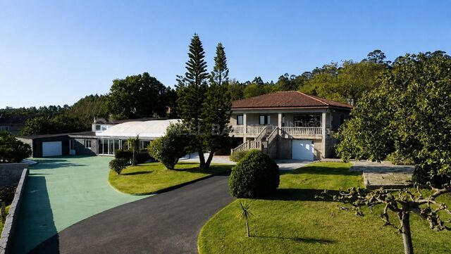 Luxusvilla in Sanxenxo, Spanien mit privatem Weinberg