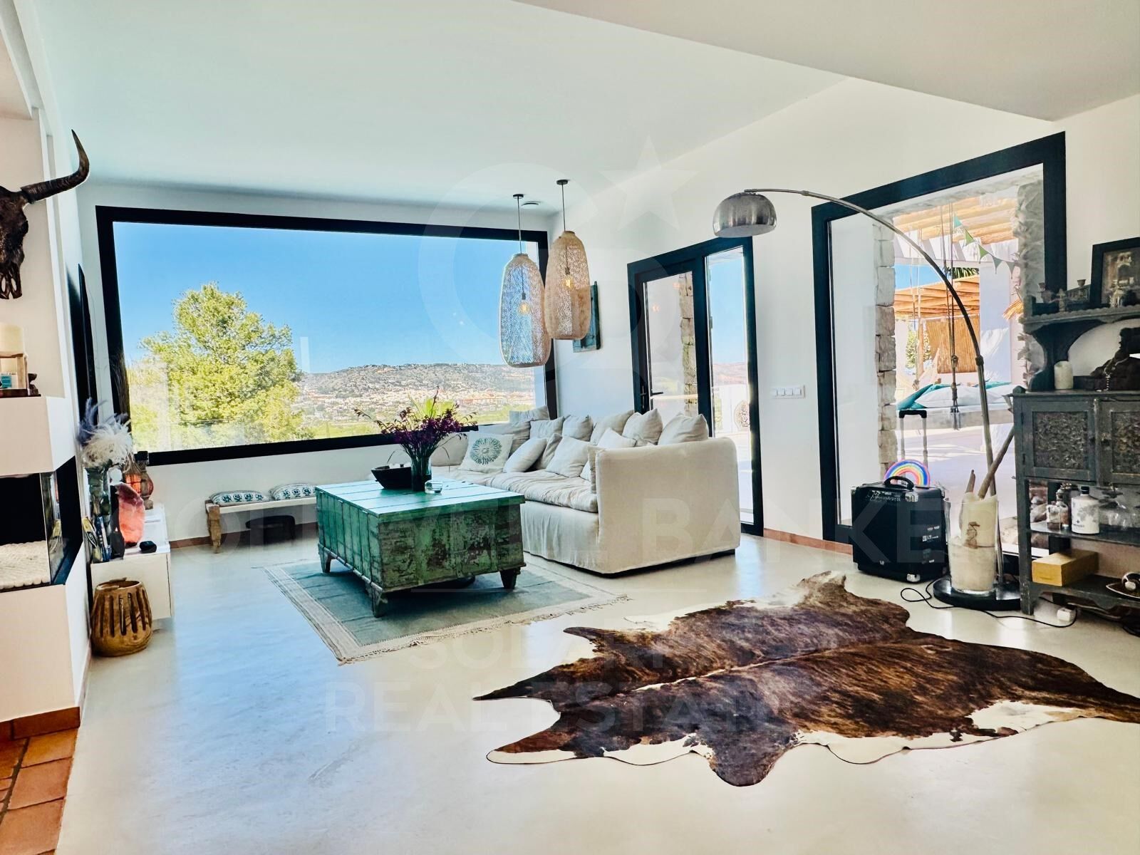 Villa contemporaine élégante avec piscine chauffée et vue sur la montagne