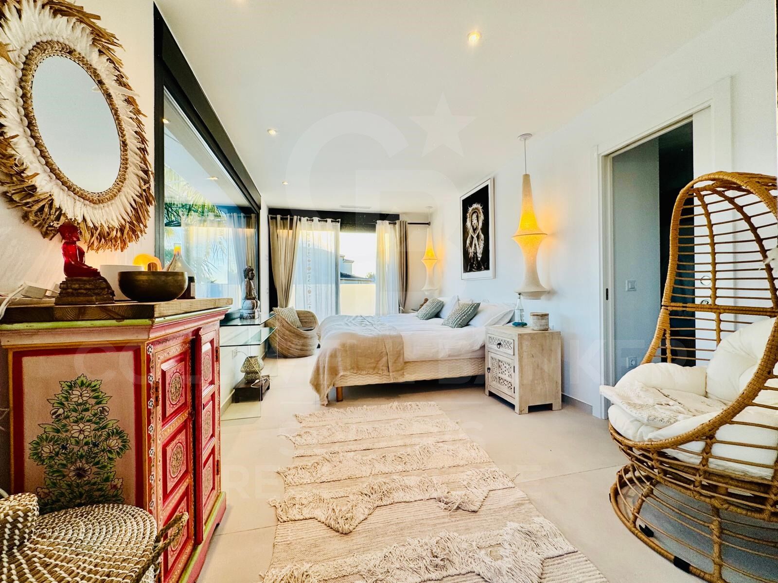 Villa contemporaine élégante avec piscine chauffée et vue sur la montagne