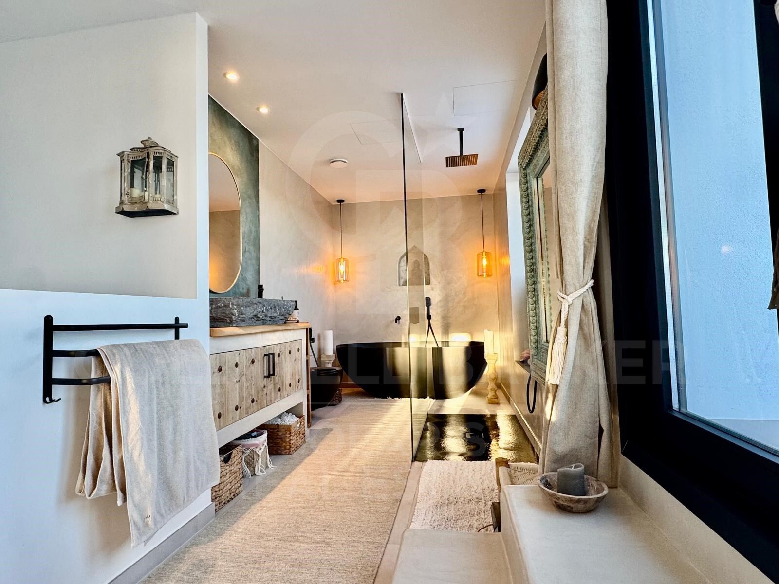 Villa contemporaine élégante avec piscine chauffée et vue sur la montagne
