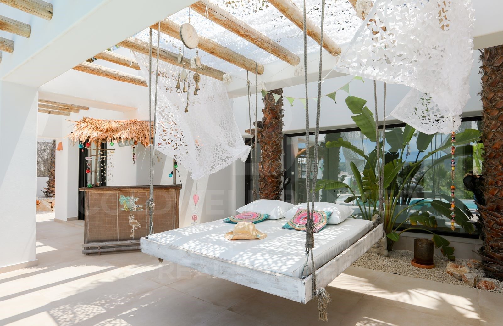 Villa contemporaine élégante avec piscine chauffée et vue sur la montagne