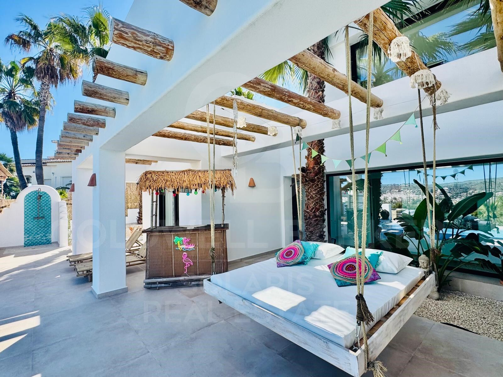 Villa contemporaine élégante avec piscine chauffée et vue sur la montagne