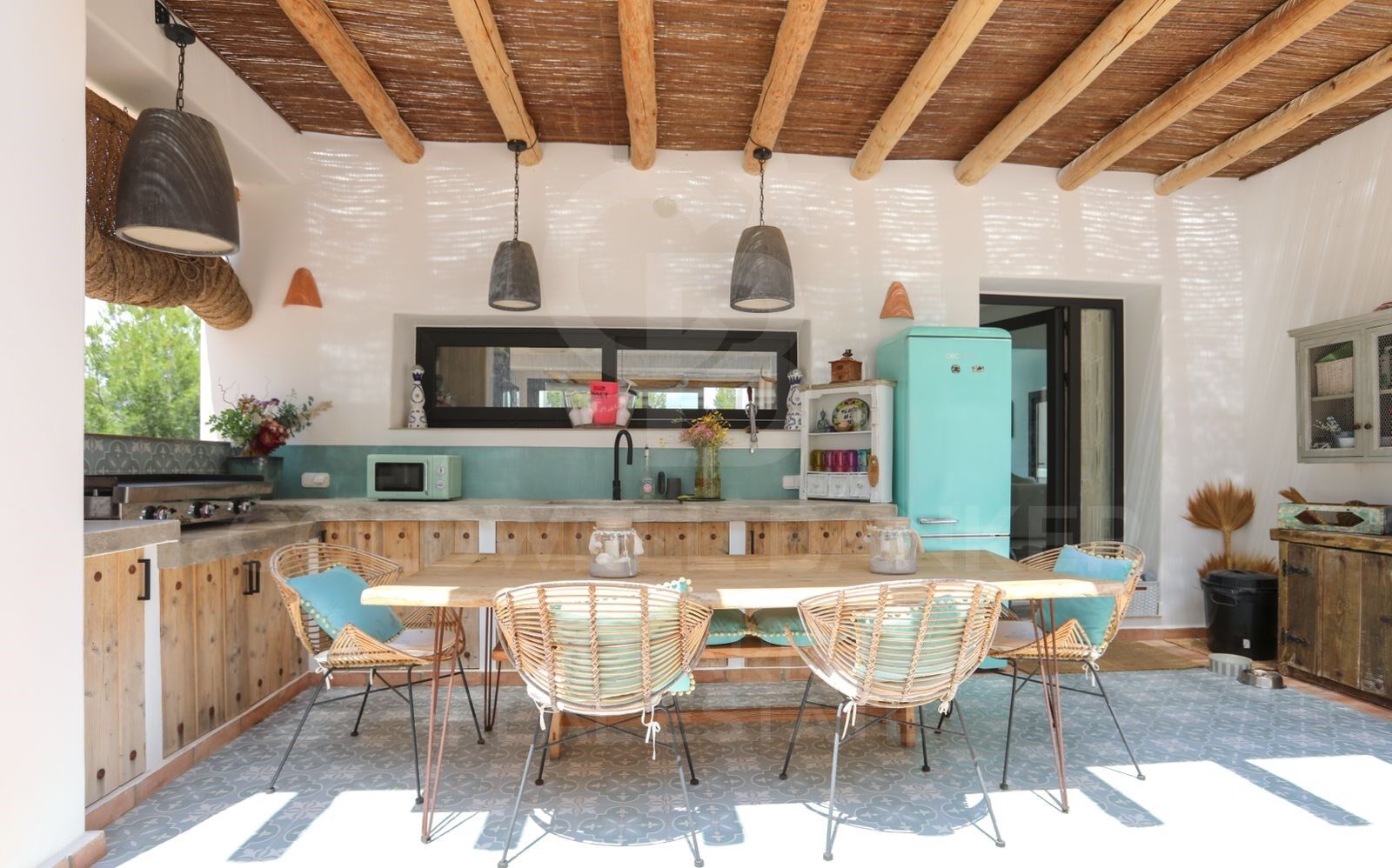 Villa contemporaine élégante avec piscine chauffée et vue sur la montagne